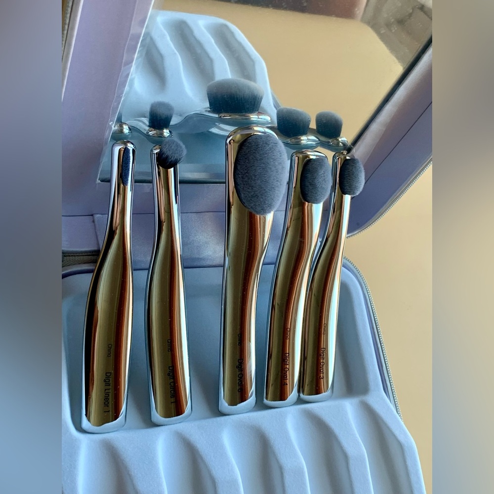 Artis The Digit 5-Brush Set in Luxury Case NIB